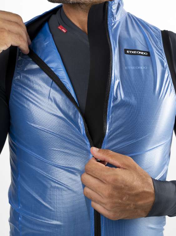 CHALECO BUSTI - AZUL TINTA